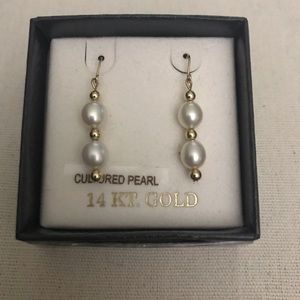 14k gold and cultured pearl earrings NIB